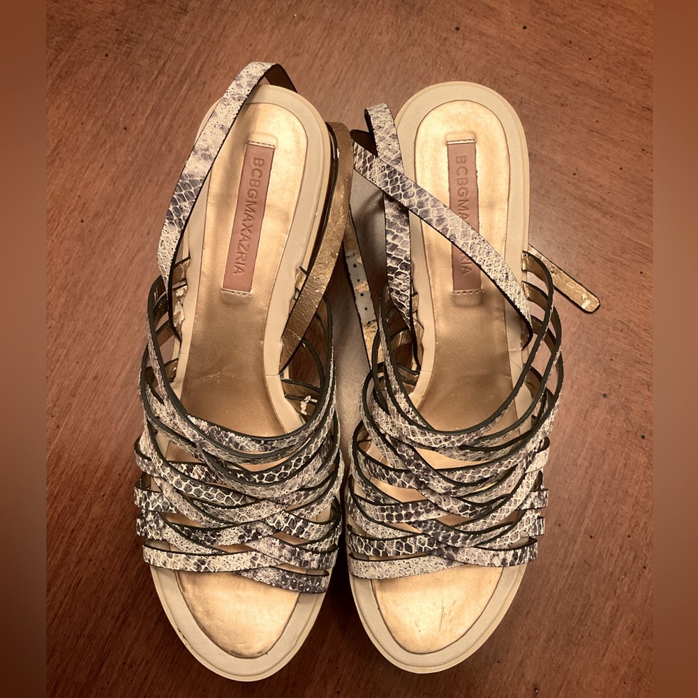 BCBGMAXAZRIA Wedge Sandals - Leather Snake Skin Print size 7.5